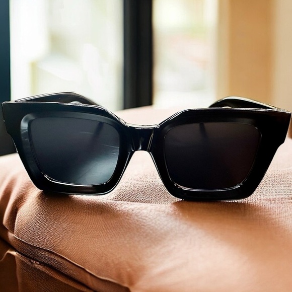 NEW Black Chunky Square Frame 3 Gold Rivet Vintage Designer Style Sunglasses - Picture 7 of 16